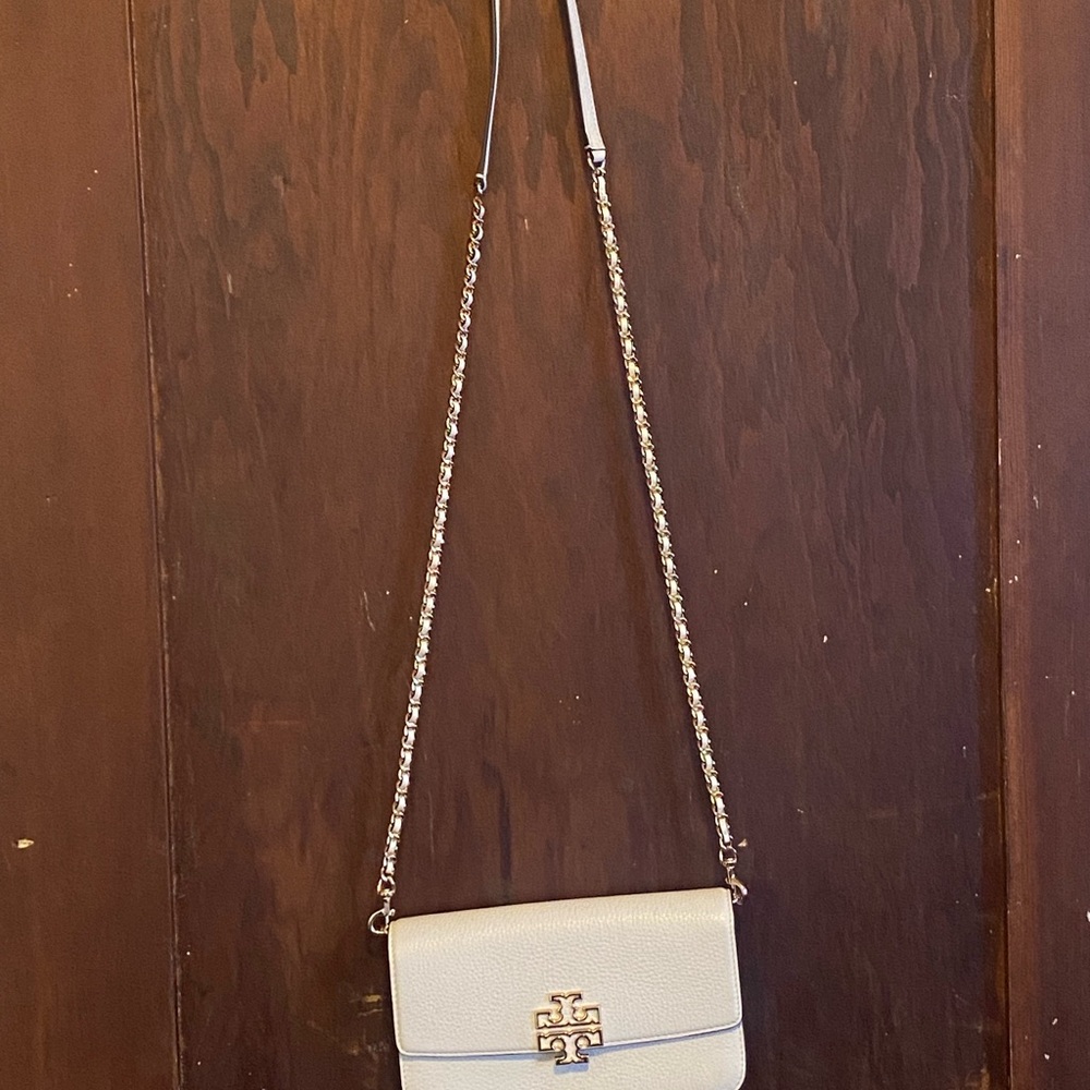 New never used Tory Burch Cream Crossbody Bag with Chain Strap